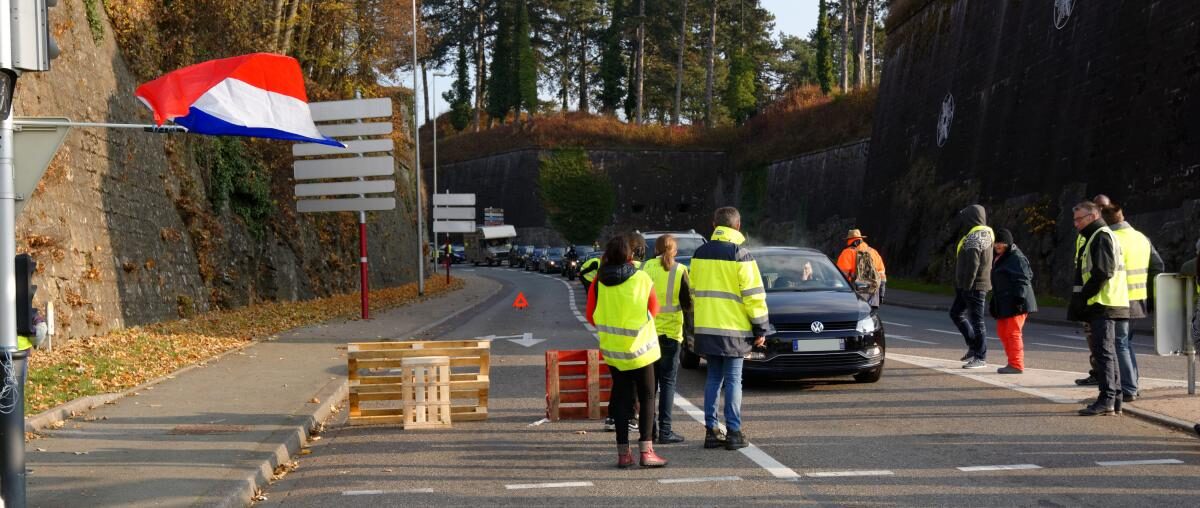 2018-11-17_14-42-16_manif-gilets-jaunes-carrefouresperance-belfort