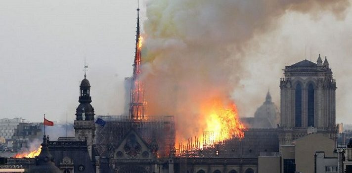 cum-arata-catedrala-notre-dame-din-interior-devastata-de-incendiu-foto-56202-1555389741-712x350-2